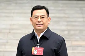 全国政协委员黎勇：全面推进社保卡“一卡通”，促进社保服务便捷化一体化图片