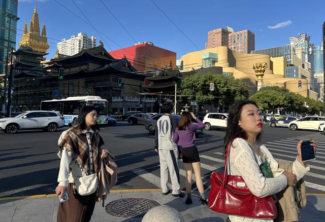 申城秋日暖阳上线，公园街头处处好风景