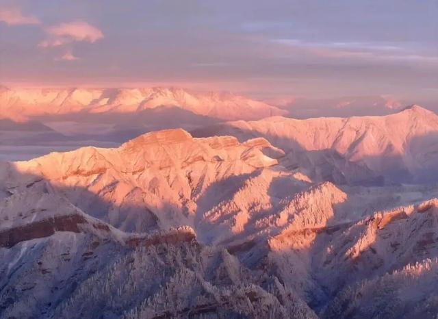 泸石高速49公里段即将通车，一路畅游冰川云海、古镇秘境