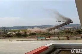 水洞底镇成功爆破拆除隐患烟囱图片