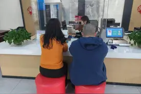 新流程真方便！两位外省新人在栖霞，两天办好结婚证图片