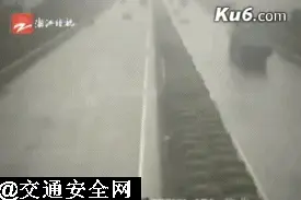 眼一闭一睁……全责了！图片