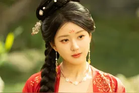 赵露思：“端午为自己撑起一把伞”图片