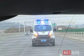 河南受伤儿童急赴武汉就医，武汉长江新区交警开道护送图片