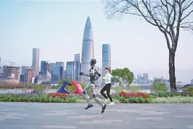 人形机器人 跑步深圳湾 深圳众擎科技发布拟人奔跑商用机器人图片