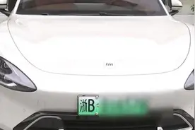 车主称小米车机弹窗惹祸，影响倒车影像导致撞了车，车企：用户手动换了模式，元数据涉及技术机密，无法提供图片