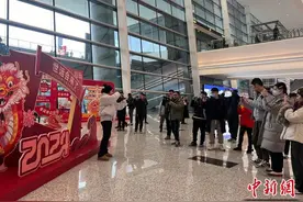 运动迎新年 成都世运会“万人千场”友谊赛引游客图片