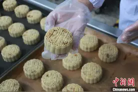螺蛳粉月饼“出圈”，跨界美食成中国年轻人“新宠”图片