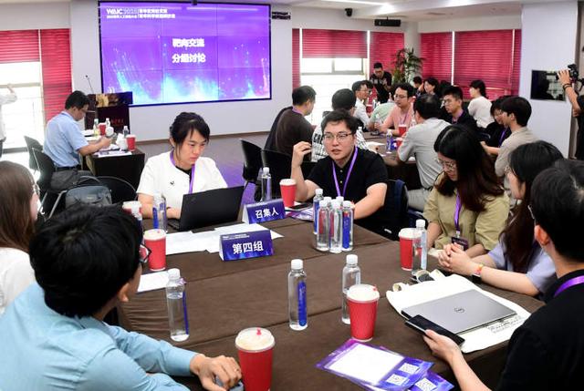 机器视觉、大模型、AI数据安全……以90后为主力的青年英才获青年优秀论文奖，探索前沿、碰撞思想
