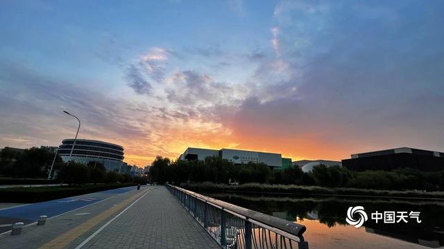 北京橙红朝霞上线 美景唤醒城市