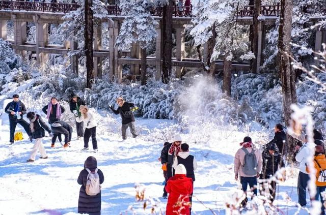 谁还没冲？快来瞧瞧冬日瓦屋山有多好玩！