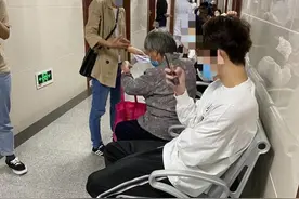 在公立医院刷医保做医美，有赞有弹，医生回应候诊久、产品贵图片