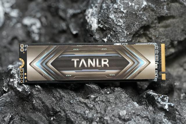 性价比之选：探路人TN350 PCIe 3.0固态硬盘开箱图赏！