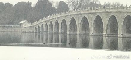 北京初雪把颐和园泼成水墨长卷