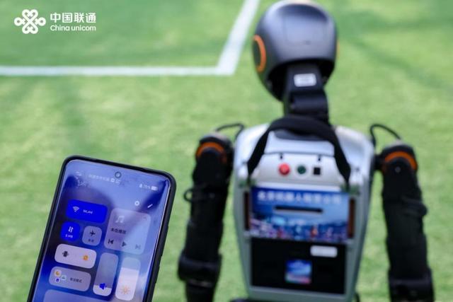 5G-A全覆盖+AI算力调度，“冰丝带”打造人形机器人竞技“毫秒级赛场”