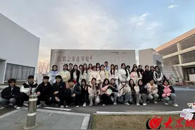 曹县举办衣裳之美在华夏·汉服游园会 传统雅韵与现代科技共绽华彩图片