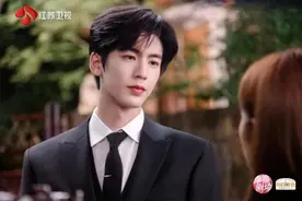 张凌赫：《爱你》从学习中医开始图片
