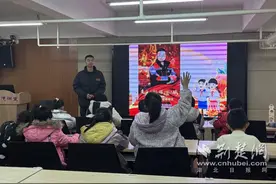 新就业群体 武汉唐家墩街站东社区开设爱“新”寒托班图片