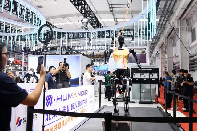 2025世界机器人大会带你游览“酷炫世界”