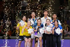 羽毛球亚锦赛：邓俊文/谢影雪获混双冠军图片