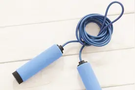 一根跳绳卖78元 中考专用绳何以“专用”？视频封面