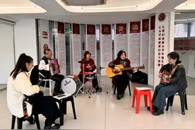 爱与摇滚，可抵岁月漫长——一支银发乐队的“怒放生命”图片