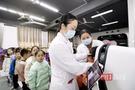 武汉市洪山区打造首个“无近视空间”学校图片