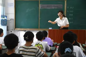 全国模范教师张巧：三十二年坚守 甘做筑梦人图片