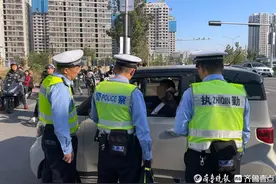 醉酒开车后把车停到路口，在车里呼呼大睡？严惩！图片
