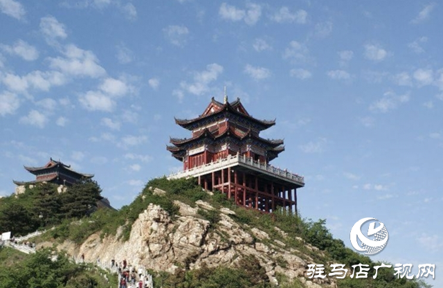 驻马店：秋日美景藏不住 奇山古镇绘诗意画卷