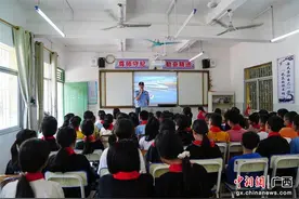 广西北铁警方讲好开学“第一课” 守牢铁路“安全岗”图片