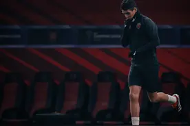 铭记场面：上海海港2024最终战，队长奥斯卡挥泪告别图片