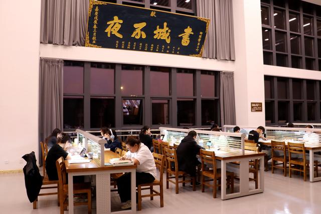 组图丨凉州：不夜书城点亮群众文化生活