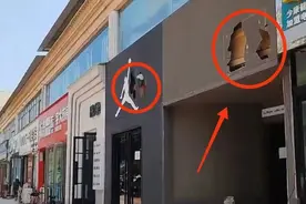 河南焦作多家商铺招牌被砸，当地承认未事先告知！系改造项目图片