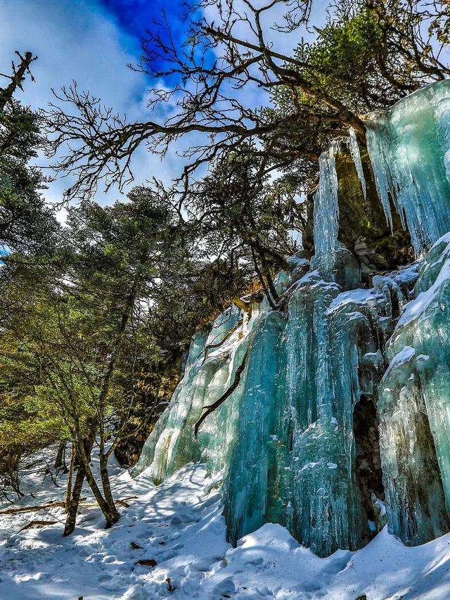 【冬季暖阳 凉山不凉】99元承包螺髻山的冰雪自由！你拉我，你拉我去玩雪啊~