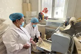 沿着边境看中国 美丽新疆展风华｜边境小镇居民有了稳稳的幸福图片
