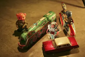 中听丨中式梦核“电子垃圾”翻红：年轻人的解忧杂货铺图片