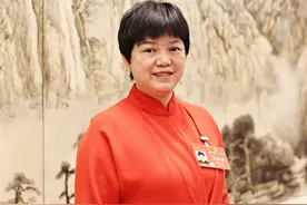 建议提案零距离 | 全国人大代表黄小玲： 推动醴陵陶瓷产业集群高质量发展图片