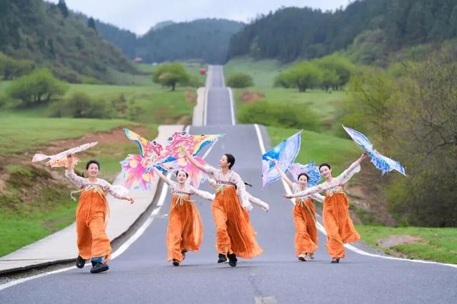 双节玩转武隆｜萌宠狂欢、国潮盛典、户外探险……五大主题活动嗨翻假期！