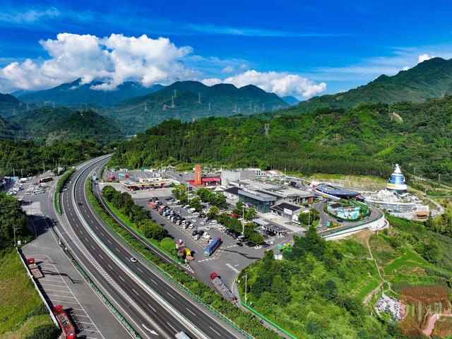 市州观察丨天全：1个服务区，2种打开方式，探访全国首批“平急两用”试点服务区