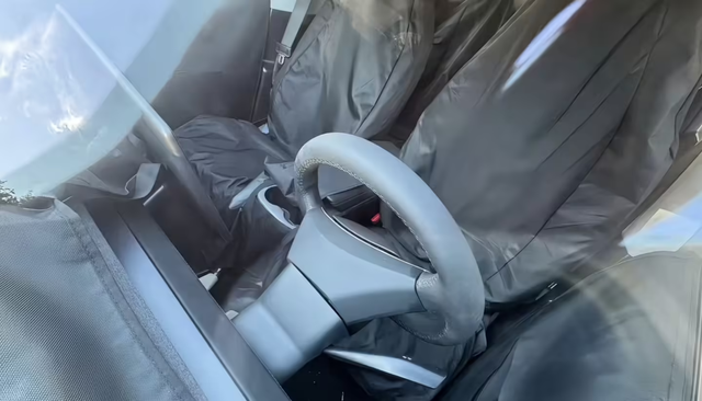 特斯拉廉价 Model Y 减配内饰曝光；Firefox 终止中国账户运营；宇树王兴兴：经常偷懒，用 AI 写代码｜极客早知道