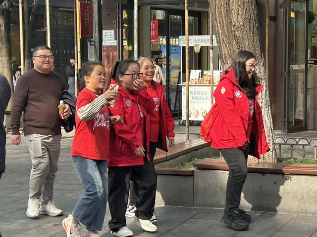 “苏超”以来南京迎客1.5亿人次，“足”够圈粉，文旅赋能城市发展