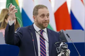 用了11年的iPhone充电接口，怎么就要换了？图片