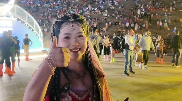 敦煌鸣沙山月牙泉星空演唱活动舞台全新升级
