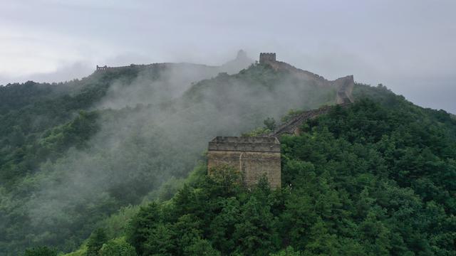 雨涤燕塞千峰晓 云涌金城万堞浮