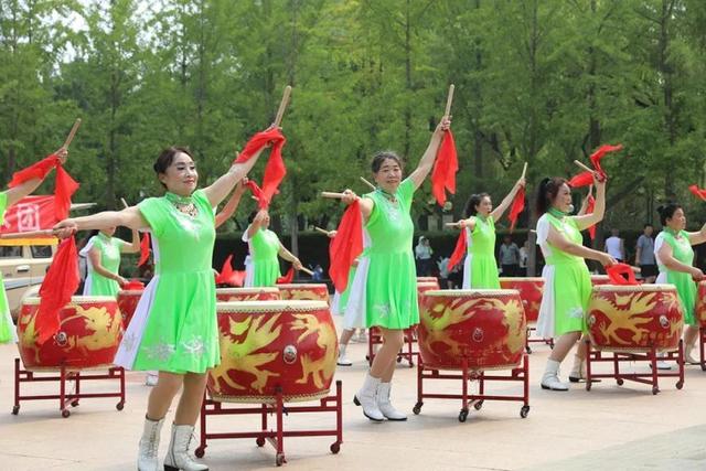 以“荷”为媒绘文旅新画卷！顺义公园荷花展开幕
