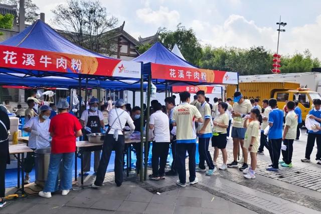 2025年贵州红·山水越野挑战赛（花溪站）｜选手买买买 古镇街巷人气旺