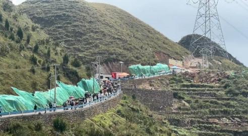花江峡谷大桥“绝佳视角”人气爆棚！10月1日关岭科力寨涌入10000余辆观光车辆