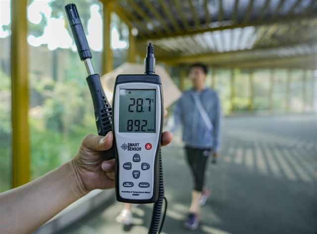 户外玩很热？武汉动物园有玩水的快乐！水雾+空调=20℃+