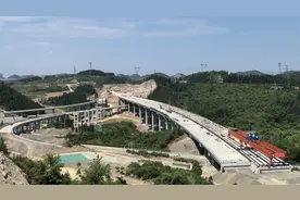 安盘高速十二营枢纽主桥T梁架设完成图片